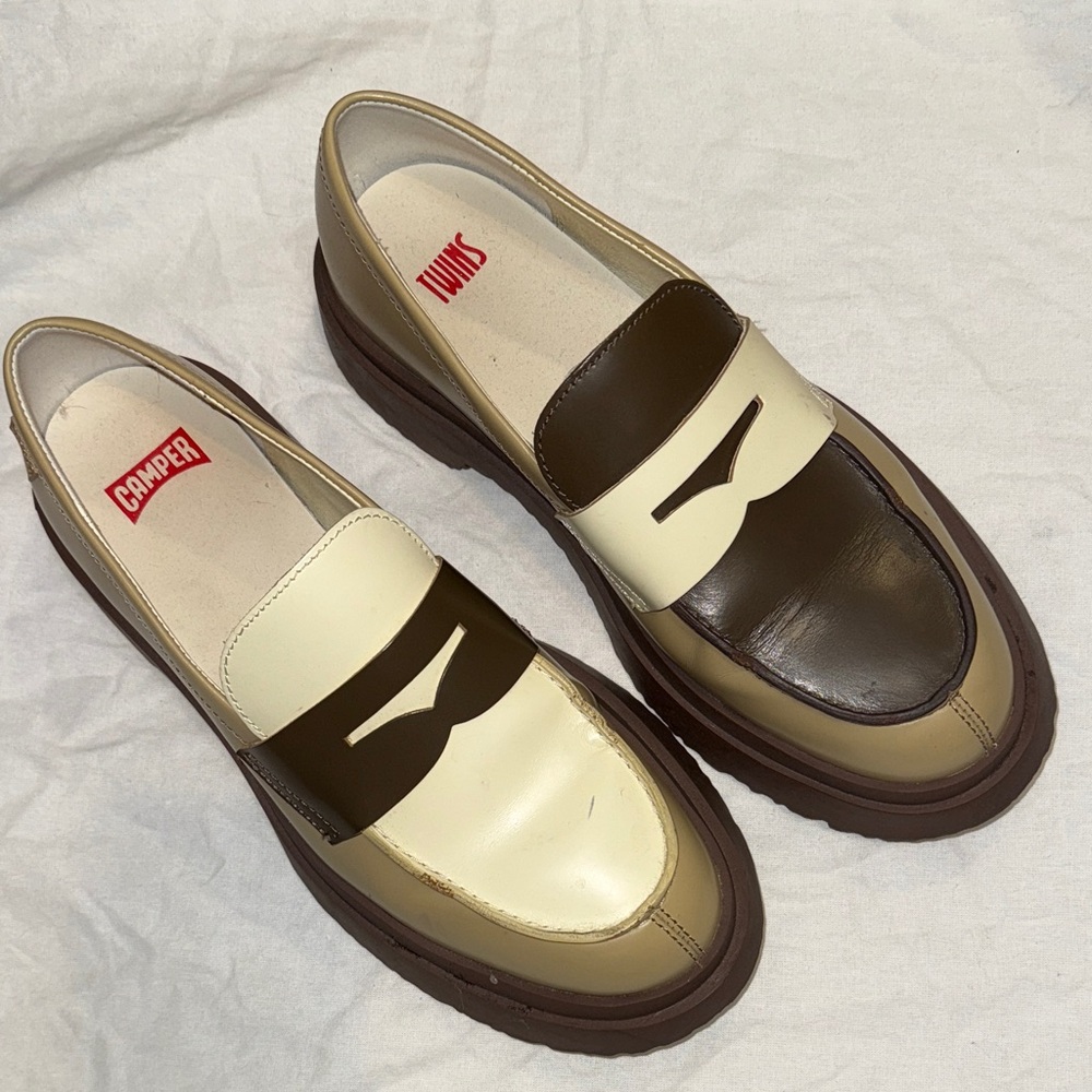 Camper x Twins Women’s Two-Tone Brown and Cream loafers